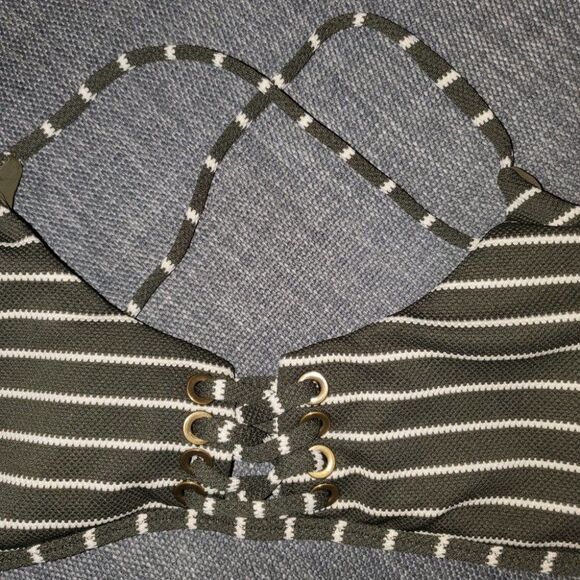 Red Carter Size XS Bikini Swim Top - Picture 5 of 8